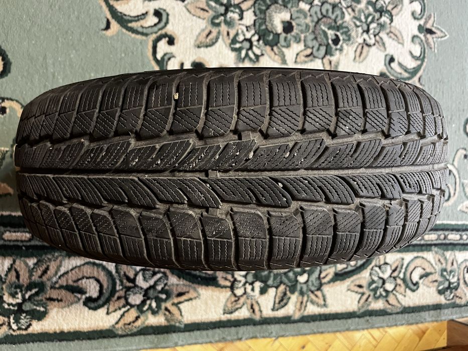 Резина зимова 185/65R15 4 штуки