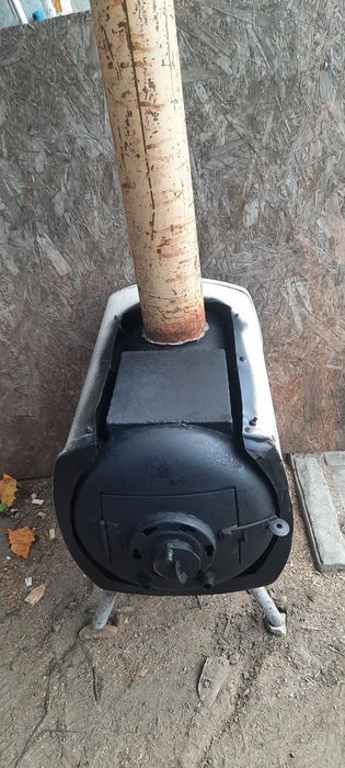 Печь на дровах конвекционная.