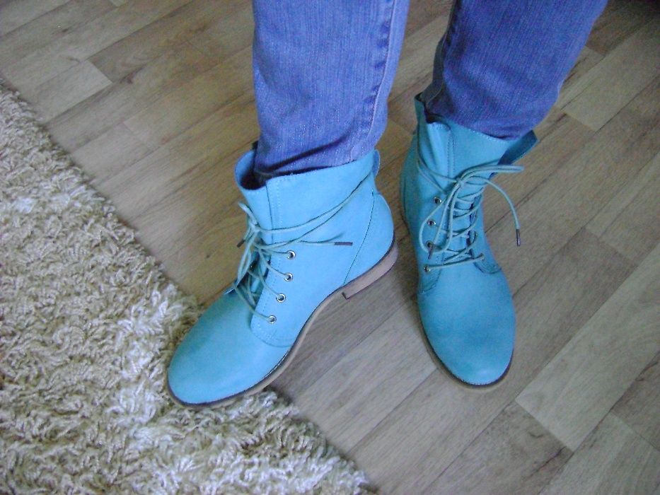 ботинки женские демисезон.JUMEX р 39(25 см) и Clarks 40 (26 см)