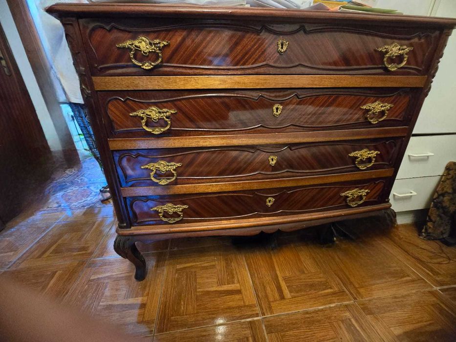 comoda vintage brilhante