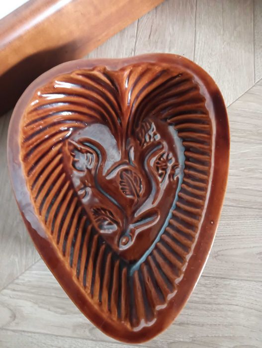 Ceramiczne naczynie do powieszenia na ścianie serce na pudding