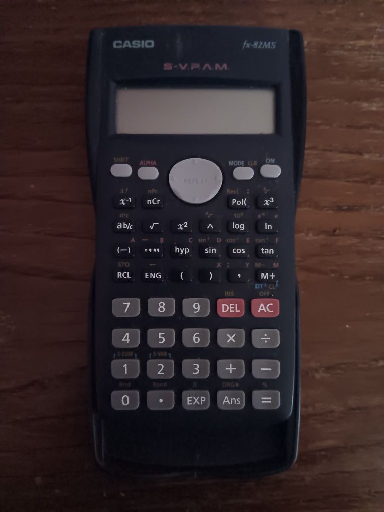 Calculadora científica Casio fx-82MS (com bateria)