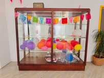 Móvel - Vitrine em vidro e madeira