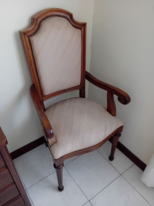 Cadeira antiga / clássica