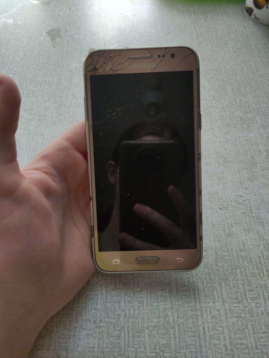 Телефон б/у Samsung galaxy j5 модель SM-J500H Gold