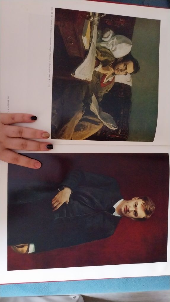 Duża książka, staro rosyjska, pełna pięknych obrazów