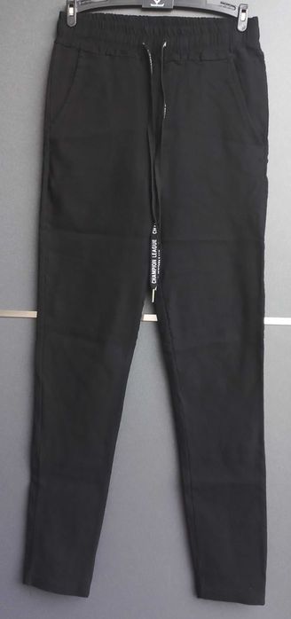 Czarne spodnie na gumce 140