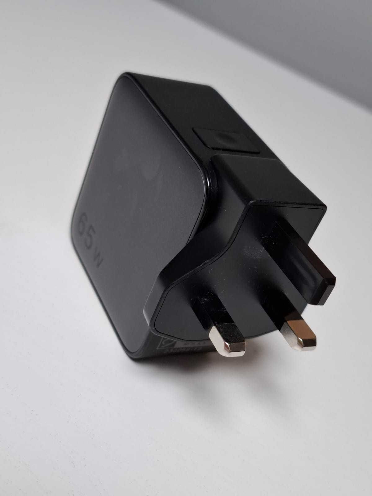 Międzynarodowa ładowarka Ugreen 2x USB C  1 xUSB A 65W