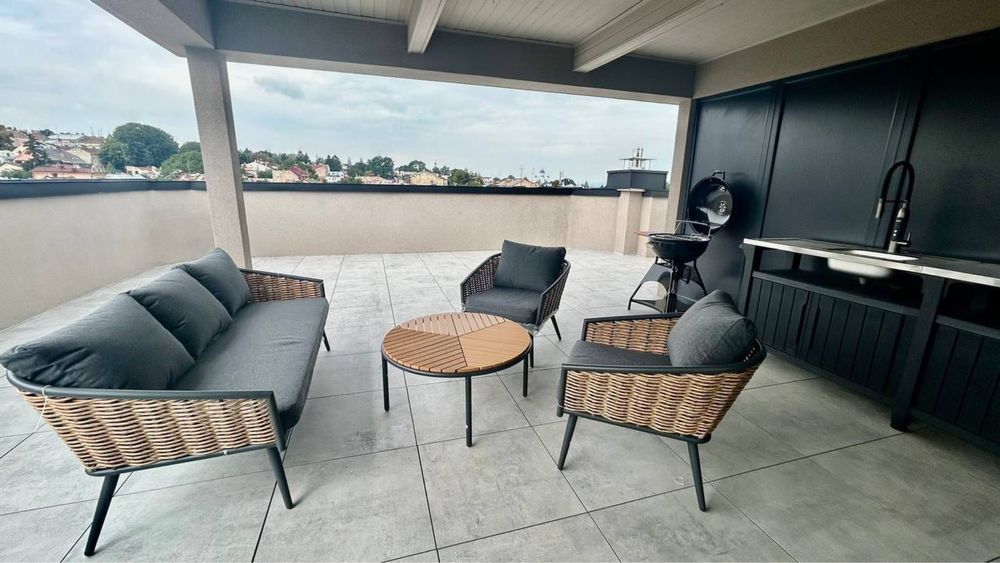 Здам квартиру з великою терасою в центрі міста