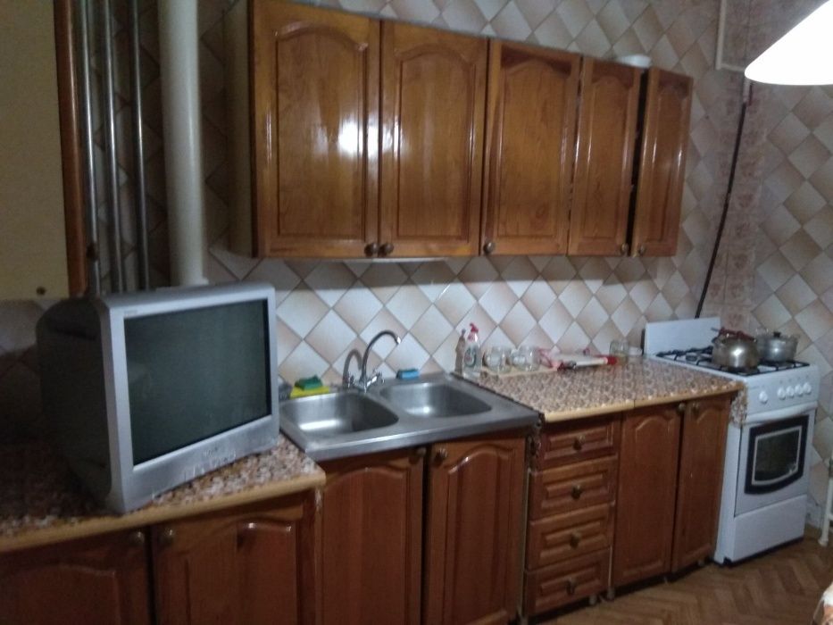 Здам кімнату для дівчини.