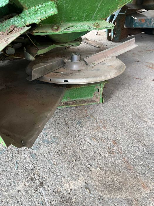 Amazone-18 Розкидач мінеральних добрив