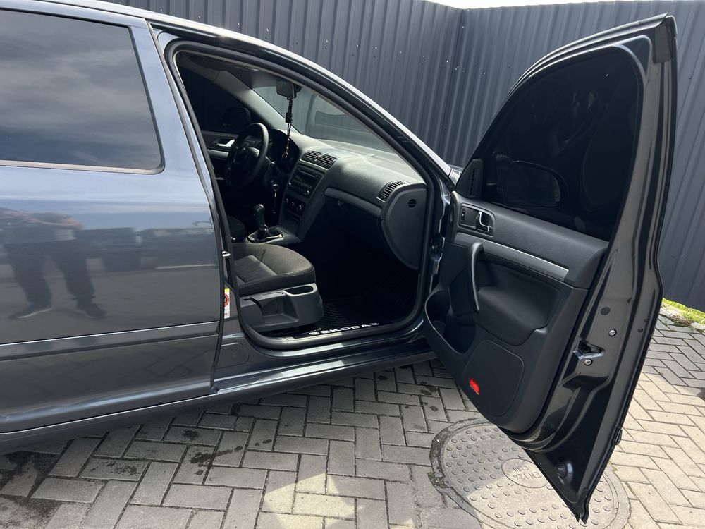 Skoda octavia (a5) 10.2011 року MPI 1.6  газ/бензин