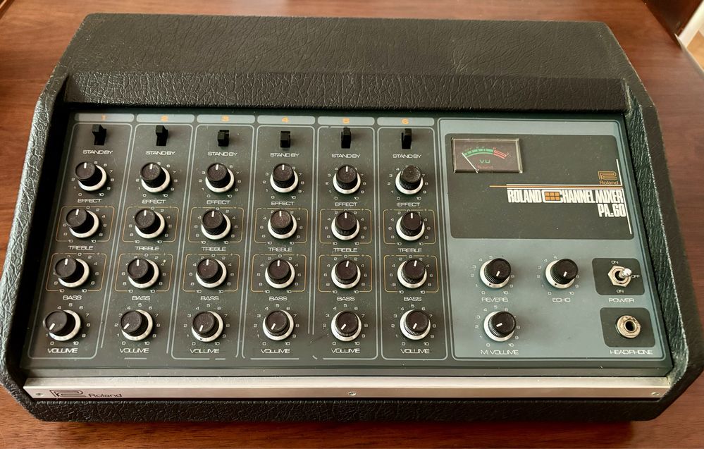 Roland PA-60 - Mesa Mistura Vintage com Reverb