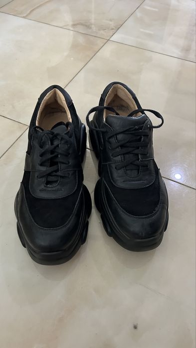 Масивні шкіряні кросівки