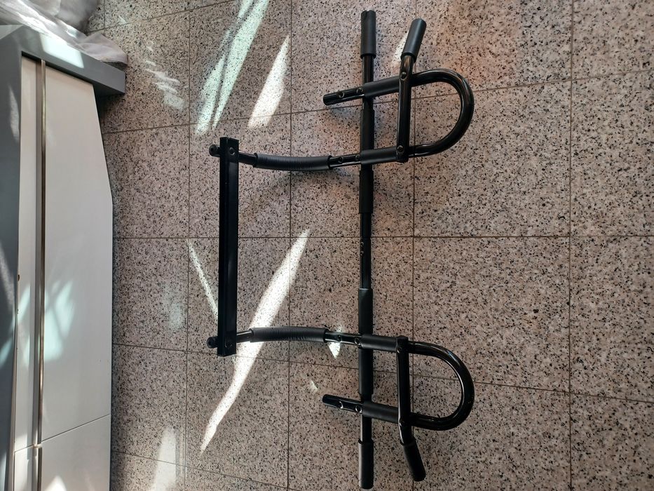 Barra de elevações para porta