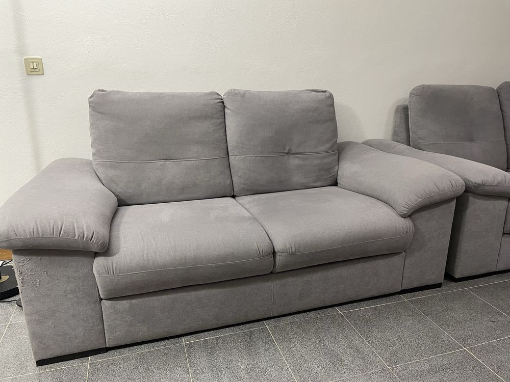 2 sofas, 2 mesas extensiveis e 4 cadeiras - Évora