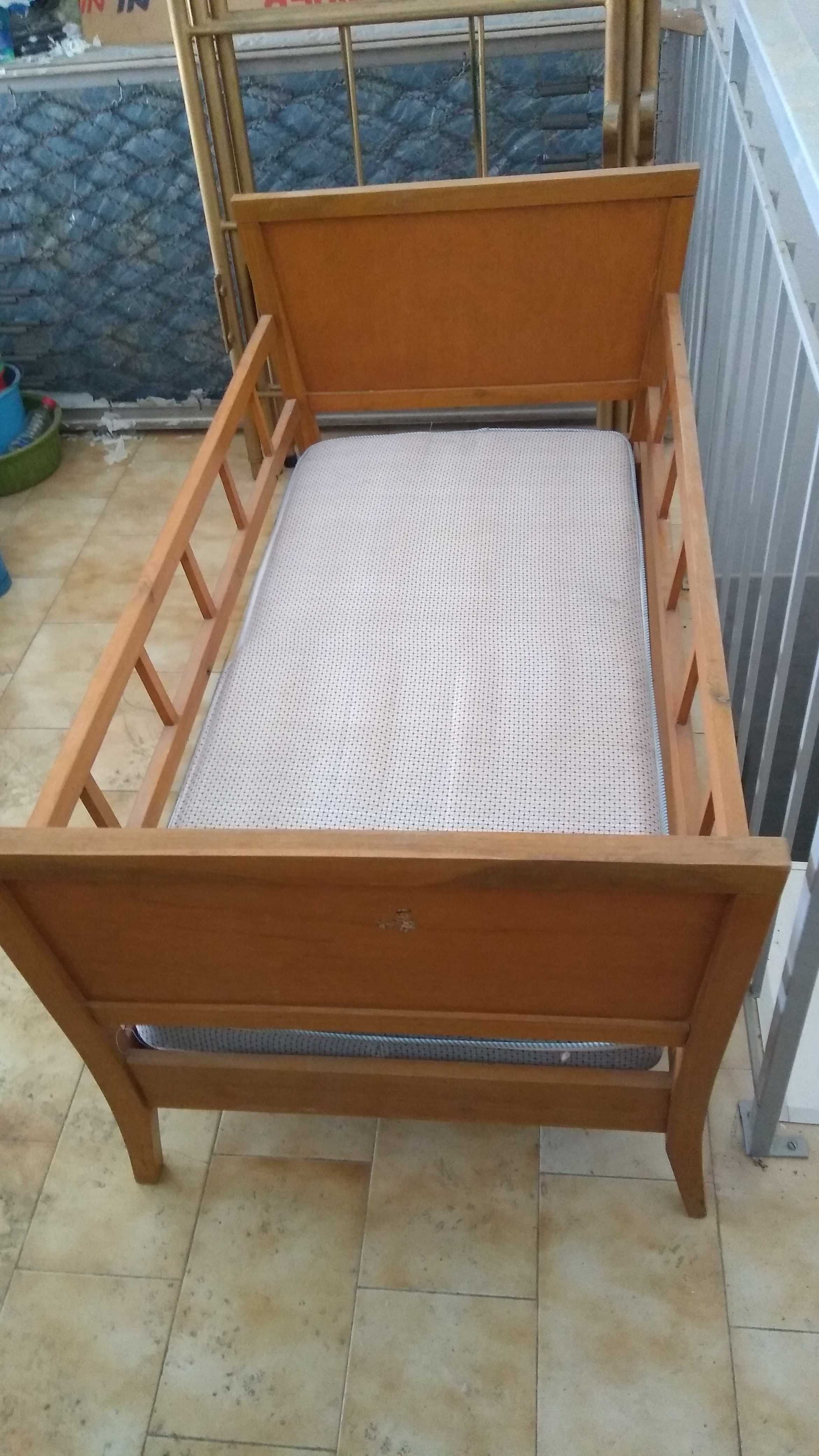 Cama bebe baixa em madeira