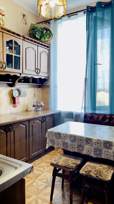 Продаж двох кімнатноі квартири