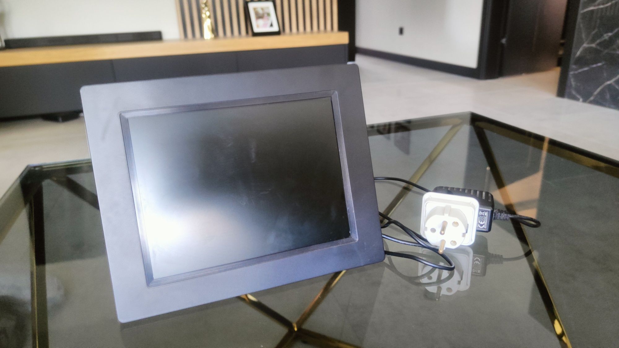 Ramka elektroniczna na kartę i usb