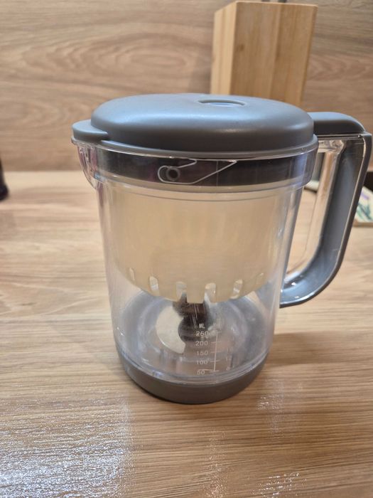 Hoffen urzadzenie do przygotowywania posiłków dla niemowląt.