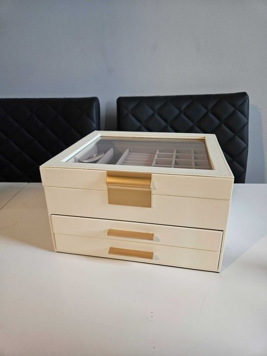 Jasna szkatułka kuferek organizer do przechowywanie biżuterii prezent