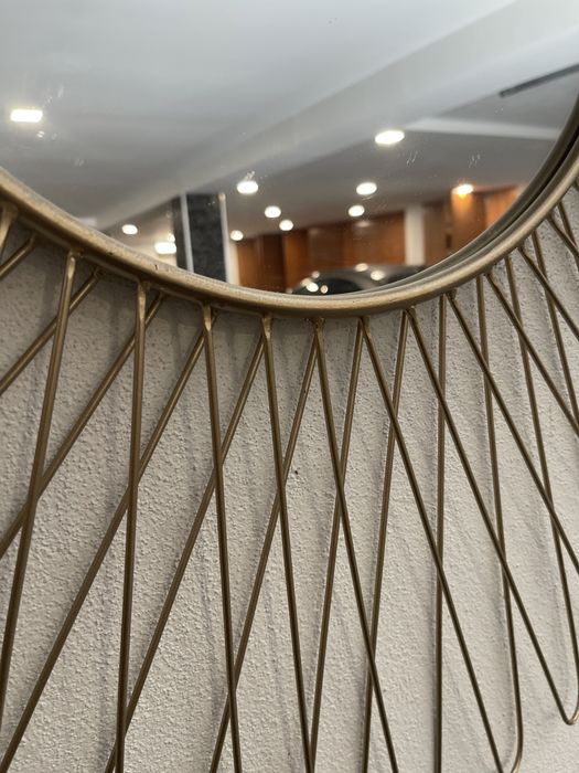 Espelho dourado de parede