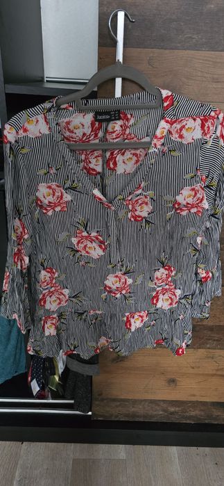 Bluzka w kwiaty 40