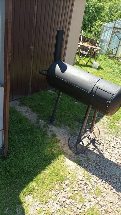 Grill stalowy z kominem - solidna konstrukcja