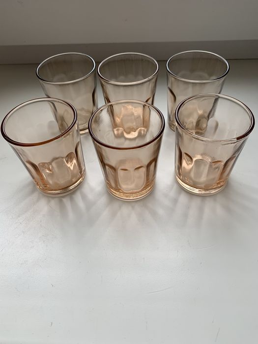 Керамічні вироби,рюмки,блюдо металеве.