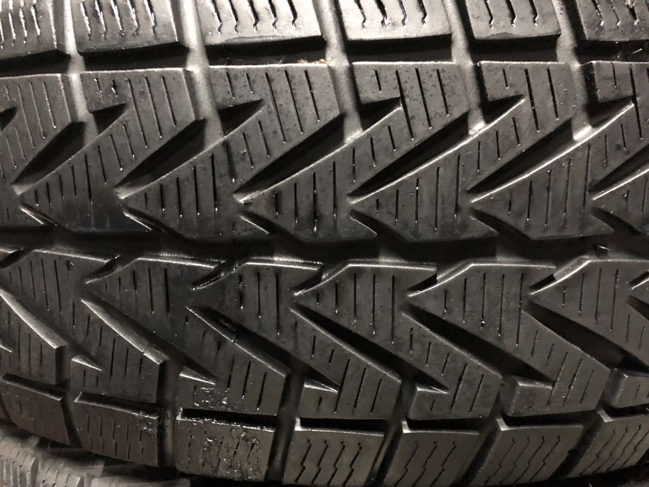 215/70-16 opony zimowe vredestein komplet