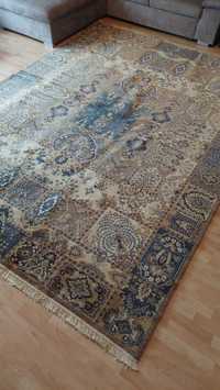 Piękny wełniany salonowy dywan