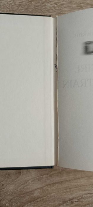 Книга Пола Гоукінз "Дівчина у потягу"