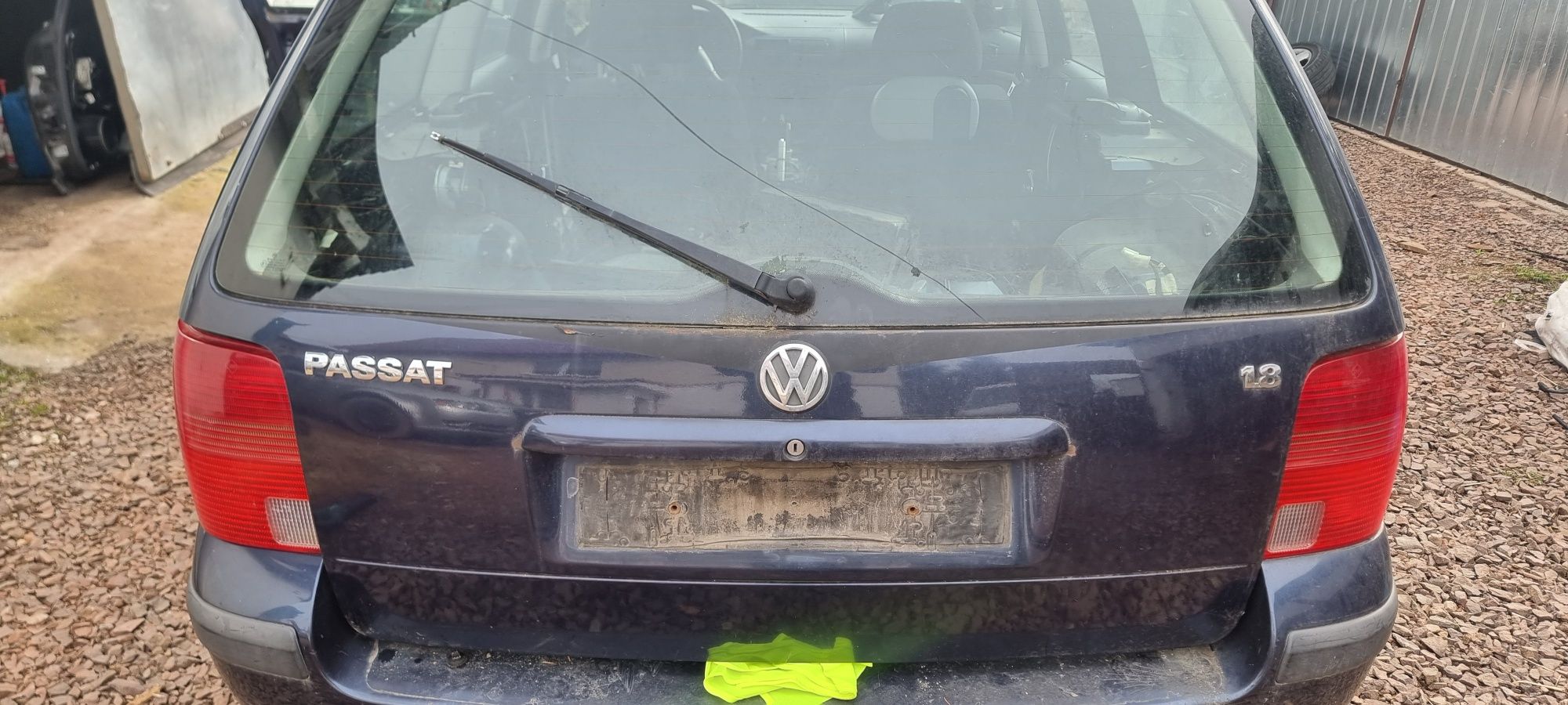Volkswagen Passat kombi klapa tył z szybą LN5Y