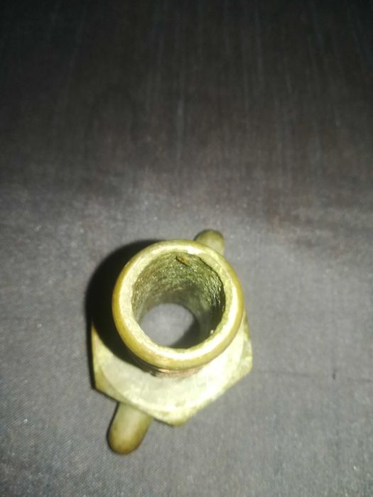 Zabytkowe mosiężne złącze do szlaucha