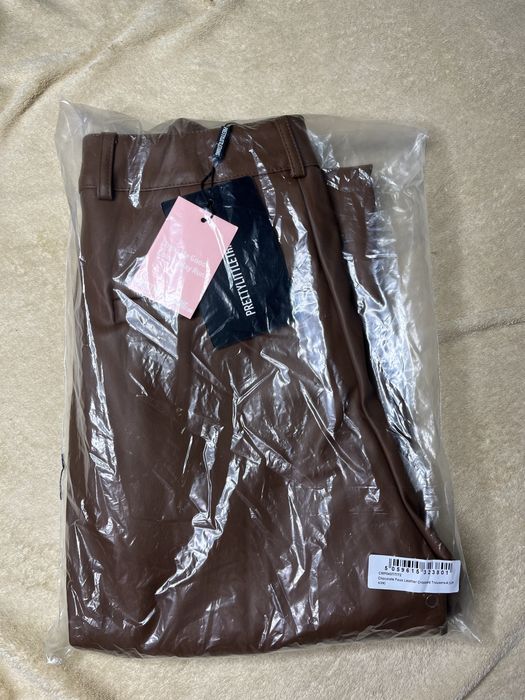 Prettylittlething  шоколадные брюки-кроп из искусственной кожи XS