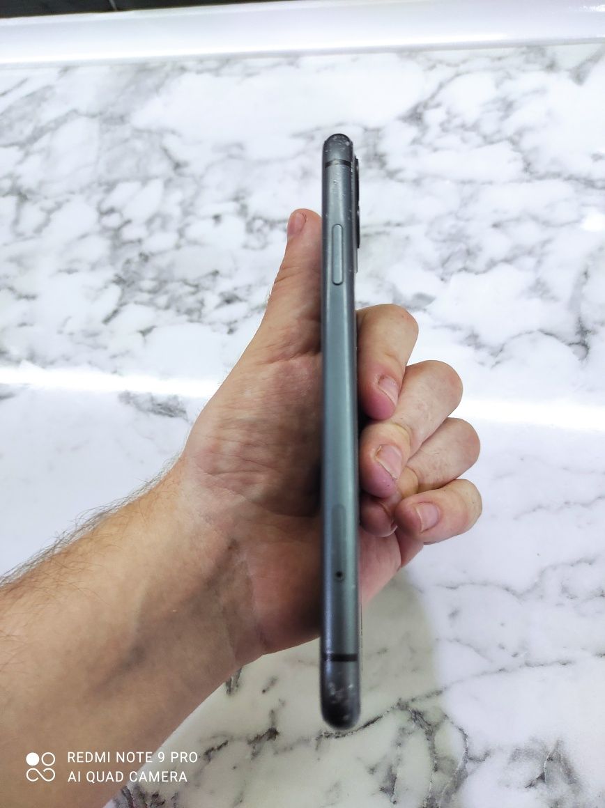 Iphone 11 на 64 gb iCloud на паролі