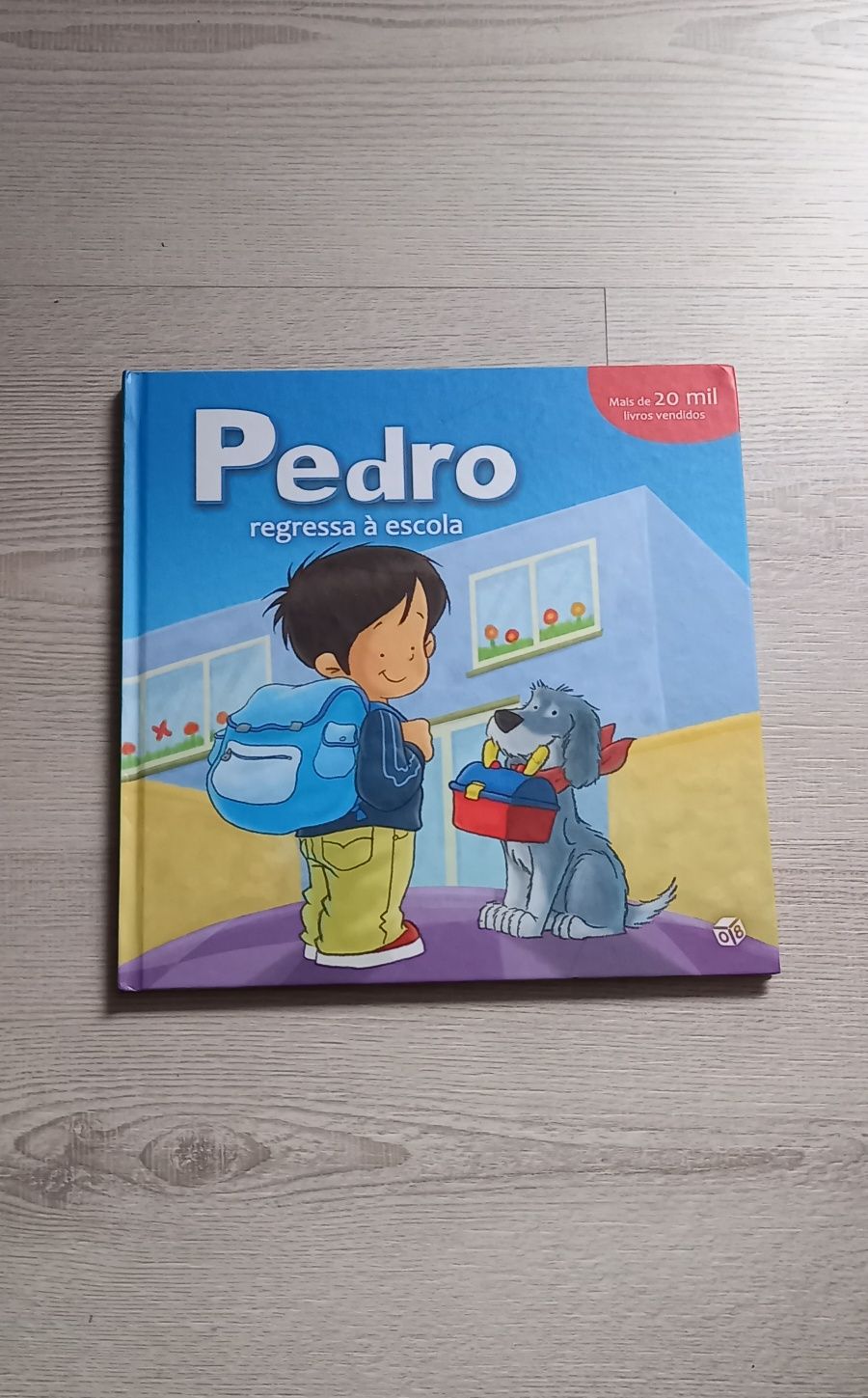 Livro "Pedro regressa á escola"