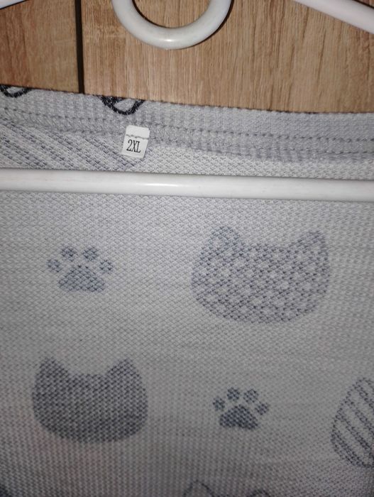 Narzutka/sweterek damski r. 2XL wzór koty