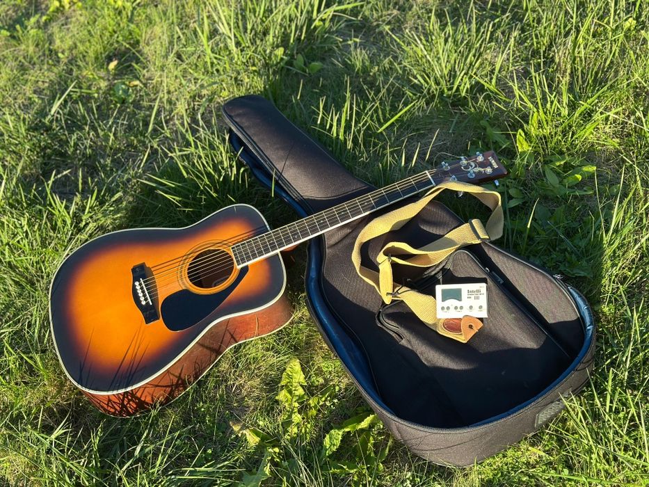 Gitara Yamaha akustyczna