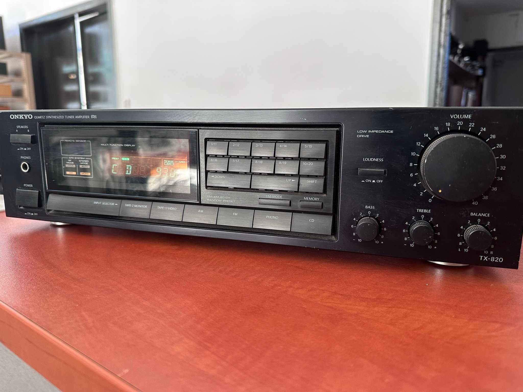 Amplituner Onkyo TX-820