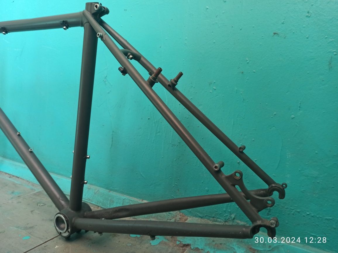 Продам раму AXIOM туринг L
