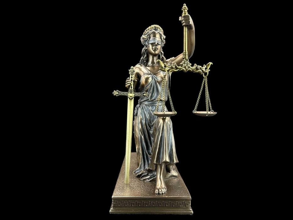 Klęcząca Temida  z  Nożykiem  do  Listów VERONESE WU77560A4