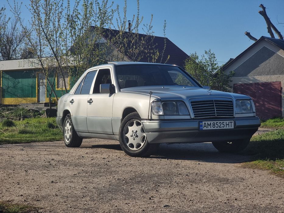 Mercedes(мерседес) w124 e220