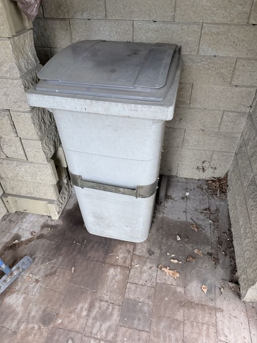 Kosz na śmieci 240l