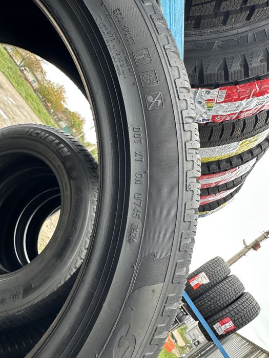 Шини б/у 275/40 R21 Pirelli 2шт