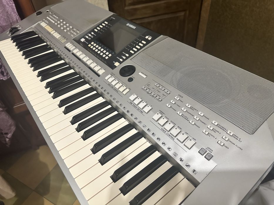 Продам Синтезатор