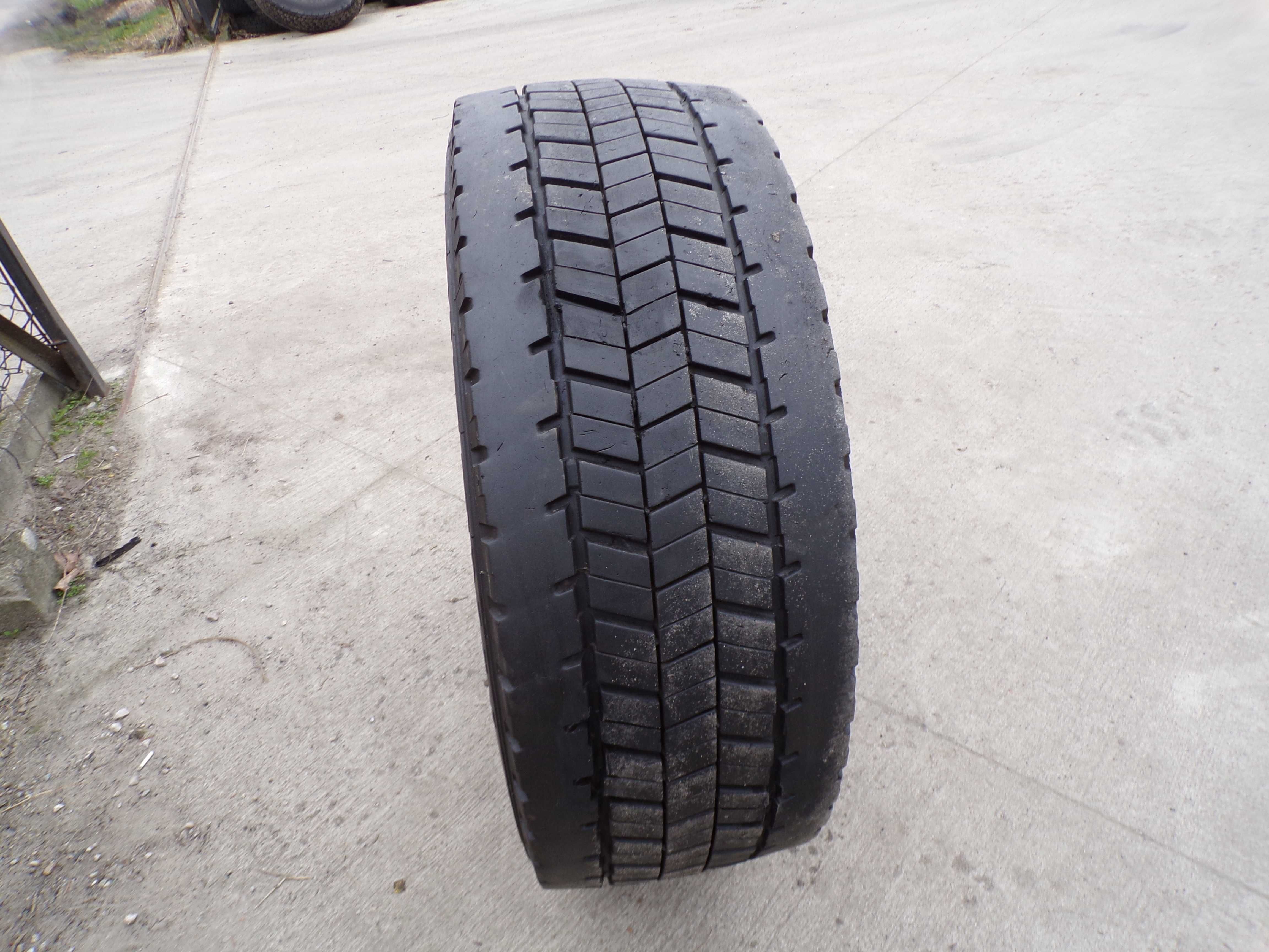 Opona 315/60R22.5 UNIROYAL DH 100 (650 netto)
