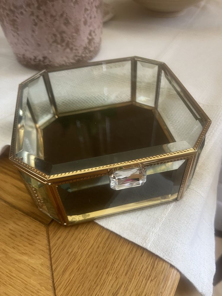 Szklane pudełko ozdobne na biżuterie