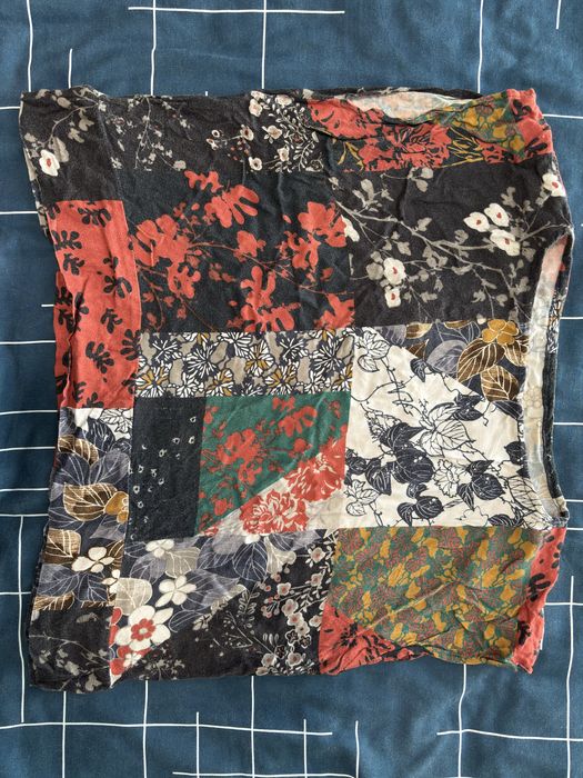 T-shirt, M, com um padrão floral colorido