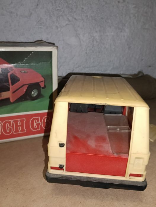 Zabawka Autko na kabel PRL Mercedes Punch G6